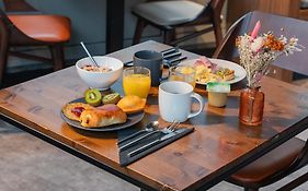 أبارتسيتي كوليكشن جنيف أيروبورت - فيرني
